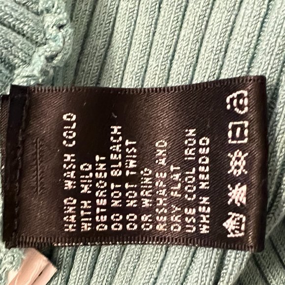 August Silk Knits v-neck cropped cable turquoise sweater - Picture 4 of 4